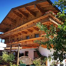 Hotelansicht im Sommer