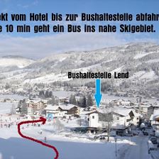 mit Ski zur Bushaltestelle