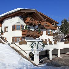 Berghaus-Hutter-Anneliese-Scherbuehel-2-Kirchberg-