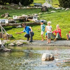 steinehuepfen-am-filzalmsee-in-brixen-im-thaleÂ©mi