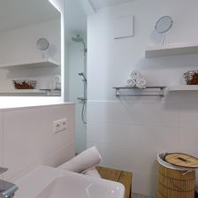Badezimmer mit Dusche