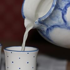 Milch von der Pinzgauer Kuh
