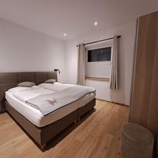 App. Hahnenkamm, Schlafzimmer Doppelbett
