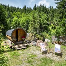 Rettensteinhuette_außen_Saunafass_Aschau
