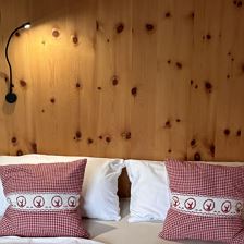 Gemütliche Leselichter im Stockbett