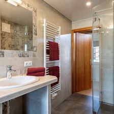 Haus_Sonne_Wenger_Strasse_2_Kirchdorf_Badezimmer_1