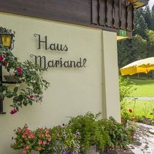 Haus_Mariandl_Wiesen_1_Oberndorf_Schrift (1280x853