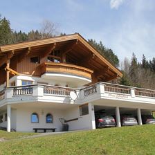 Ansicht mit 3 Garagen ( wicht im Winter)