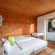 Haus_Sevignani_Hornweg_48_St_Johann_Wohnraum_Couch