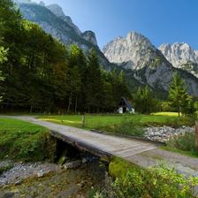 detail-wanderweg-im-kaiserbachtal-in-der-region-st