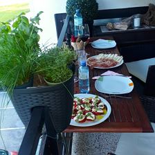 Mahlzeit am Balkon - Guten Appetit