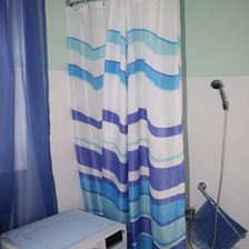 Badewanne mit Duschfunktion (Bad)