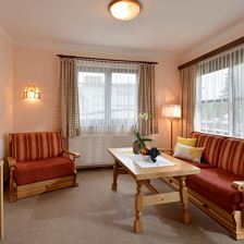 Cafe-Rainer-St-Johann-Speckbacherstrasse-6-Sandra-