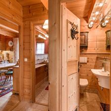 Chalet_1_Vorraum_Dusche_WC