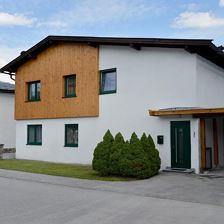 Hausansicht Sommer vorne