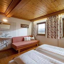 Kroepflhof_Taxaweg_47_St_Johann_Schlafzimmer_1