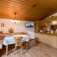 Wolkenmooshof_Winkl_Schattseite_140b_St_Johann_Kue