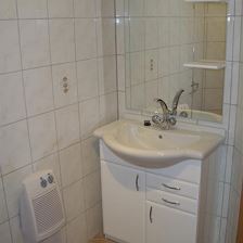  Bad mit Dusche und WC