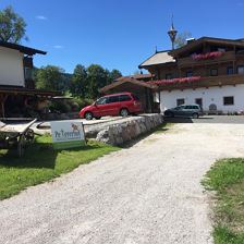 Ansicht Zufahrt/Parkplatz