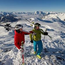Skifahren auf der Steinplatte