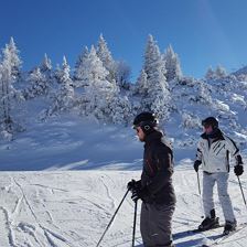 Skifahren auf der Steinplatte