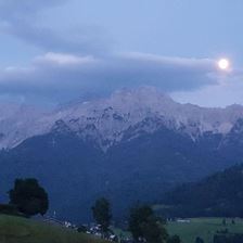 der Mond bricht durch