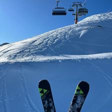 Skifahren auf der Steinplatte