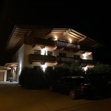 2. Bild Haus im Dunkeln