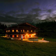 Großmutters Haus Nachtansicht