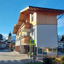 Gebäudeansicht - Blick ins Dorf