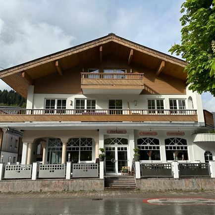 Dorfcafe Dine & Wine - Alm im Dorf