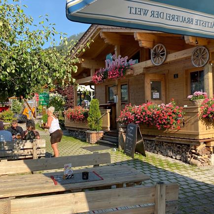 Dorfer, Bar & Café