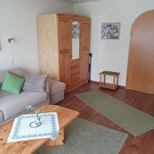 Wohnzimmer m. 2. Kleiderschrank