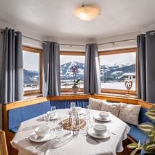 Esstisch (c) Hannes Dabernig