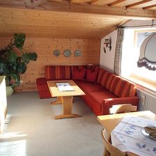 Wohnzimmer mit Ausziehcouch