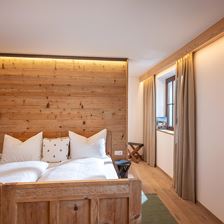 Ferienwohnung_Zirbenduft_Hopfgarten_Schlafzimmer_1