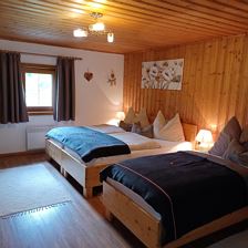 ALMWIESEN / DREIBETTZIMMER
