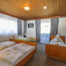Dreibettzimmer