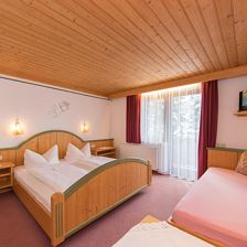 Dreibettzimmer