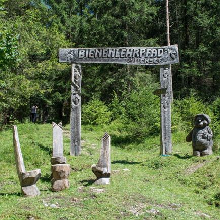 Bienenlehrpfad.jpg