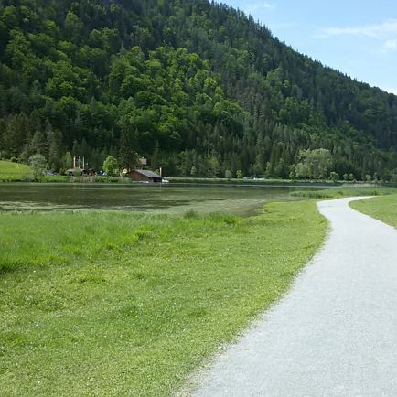 radweg_entlang_des_pillersees.jpg